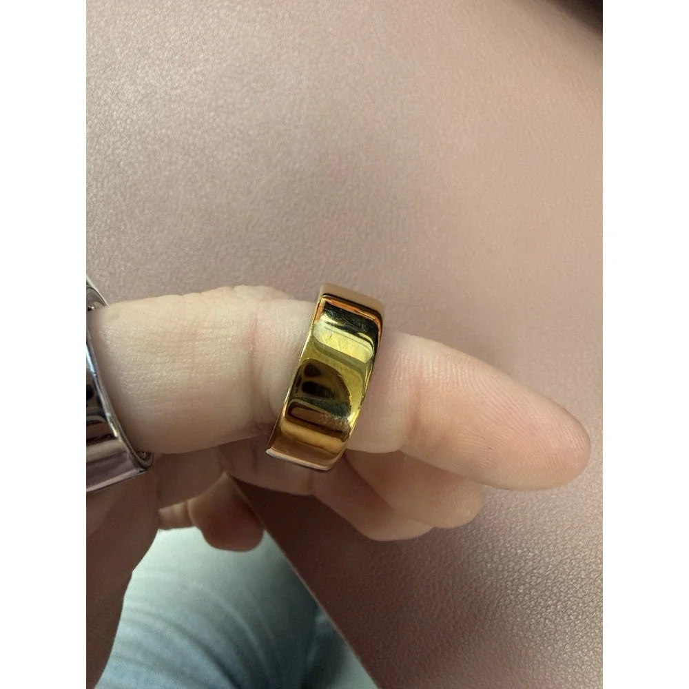Oura Ring 4 Gold Size 6 Smart Ring w Charger Worn Once